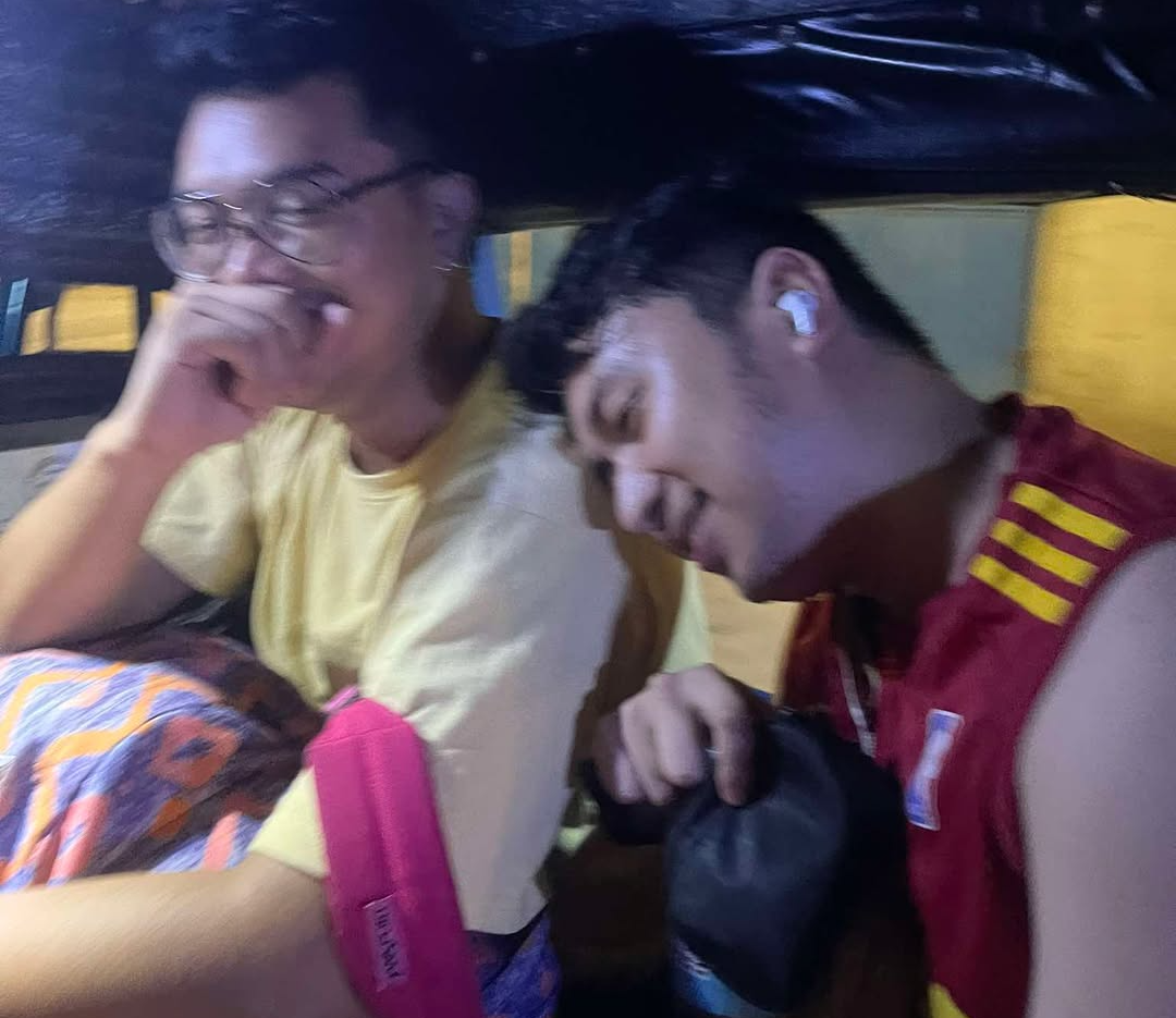 Binembang ng lalaki ang isang lalaking may ADHD Blank Meme Template
