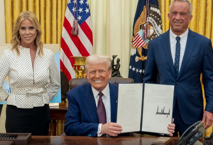 Trump's temting Blank Meme Template
