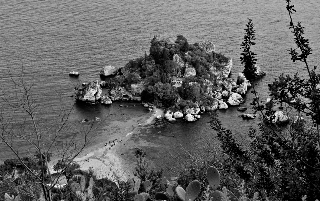 isola bella Blank Meme Template