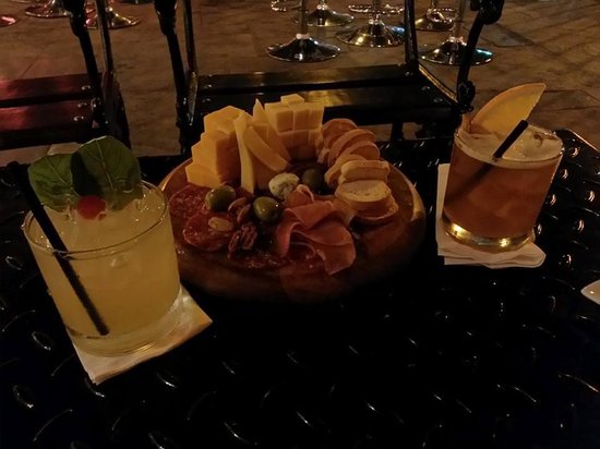 tragos y picada Blank Meme Template