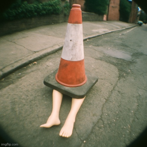 cono con gambe | made w/ Imgflip meme maker