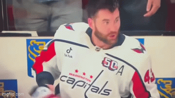 9rz4v7.gif