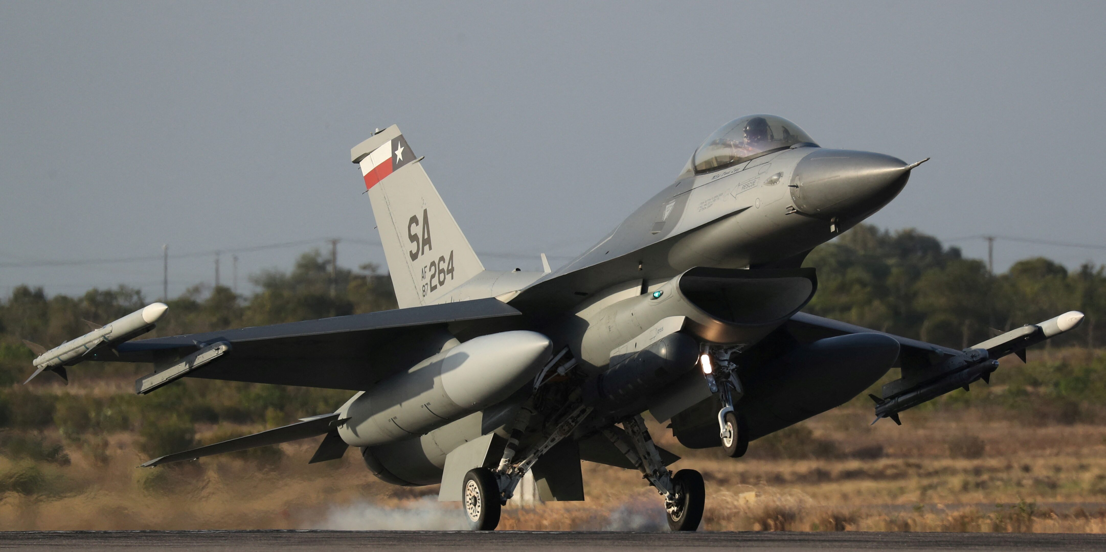 f16 Blank Meme Template