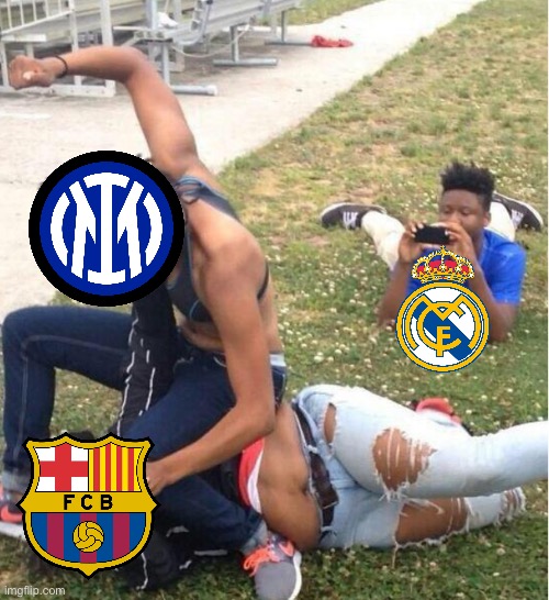Barca vs Inter | image tagged in guy recording a fight | made w/ Imgflip meme maker