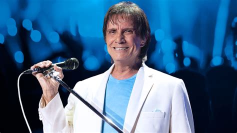 Roberto Carlos são tantas as emoções Blank Meme Template