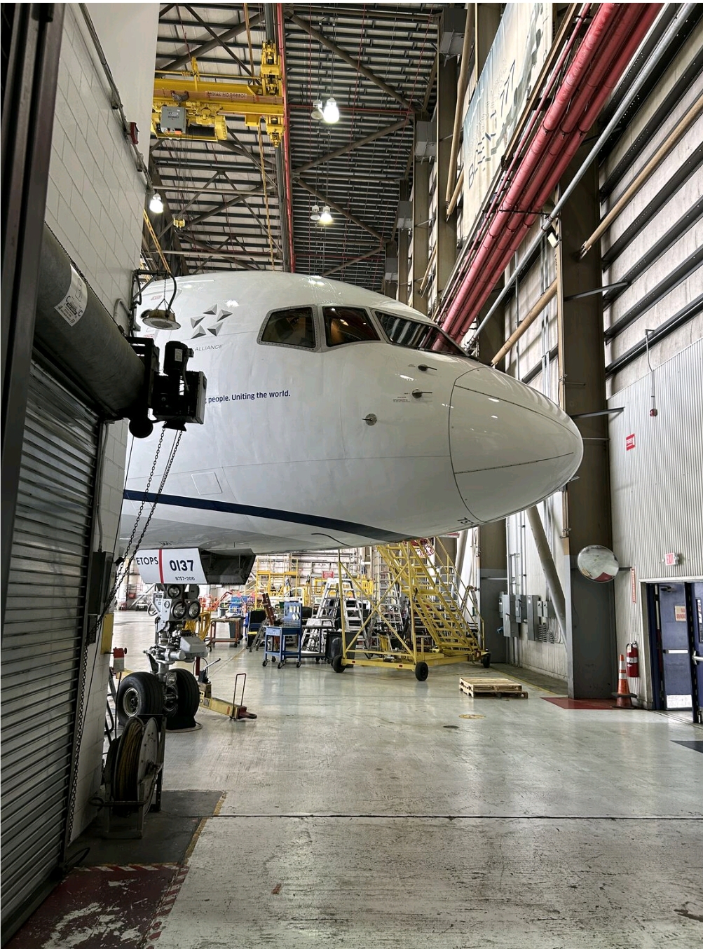 Airplane peeking around corner Blank Meme Template