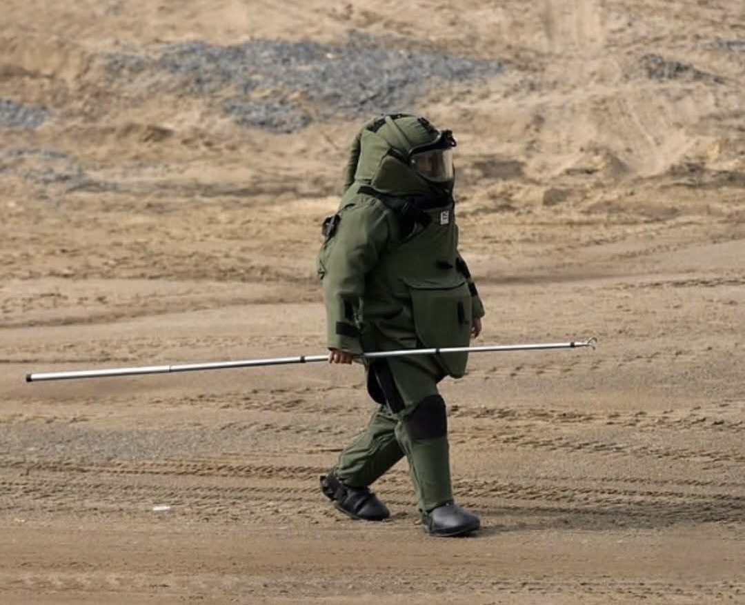 bomb disposal Blank Meme Template