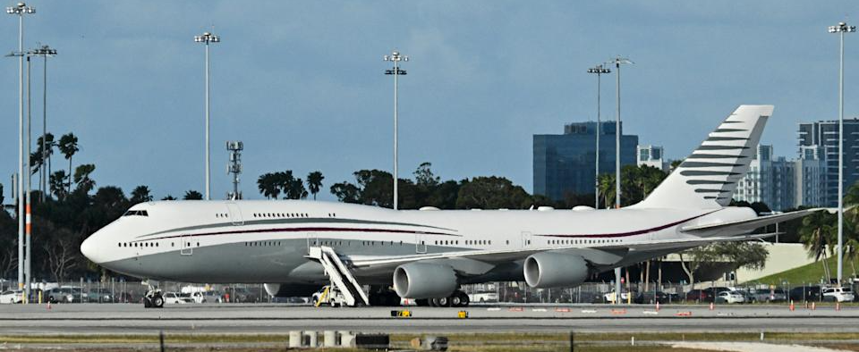Trump's Qatari Bribe Graft 747 jet Blank Meme Template