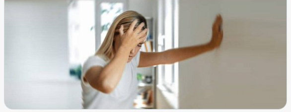 Girl clutching head Blank Meme Template