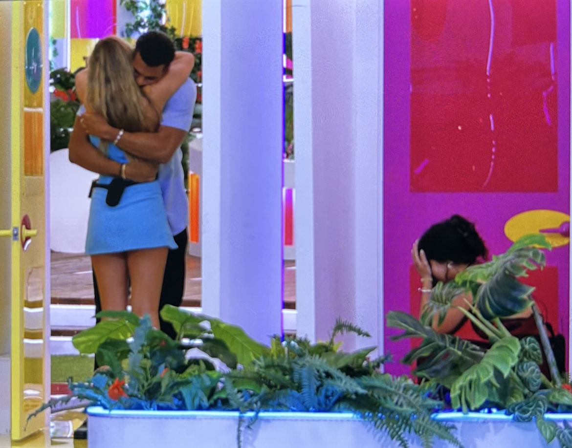 Huda Door Love Island Blank Meme Template
