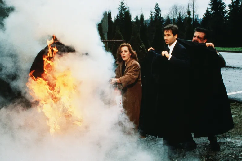 Fox Mulder and Dana Scully Blank Meme Template
