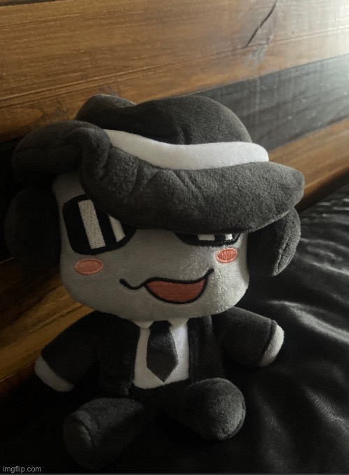 this thing randomly got in my house, idk what it is. (Susie of Topic!!) | made w/ Imgflip meme maker