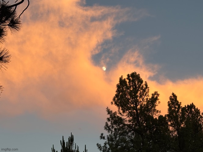 da pretty moon :3 | made w/ Imgflip meme maker