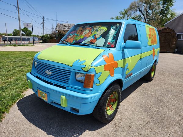 scoob van Blank Meme Template