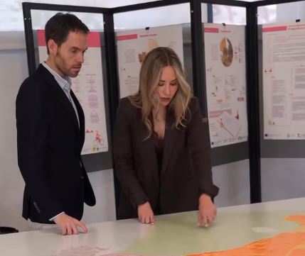 Y ESTAS SON MIS CARRERAS Blank Meme Template