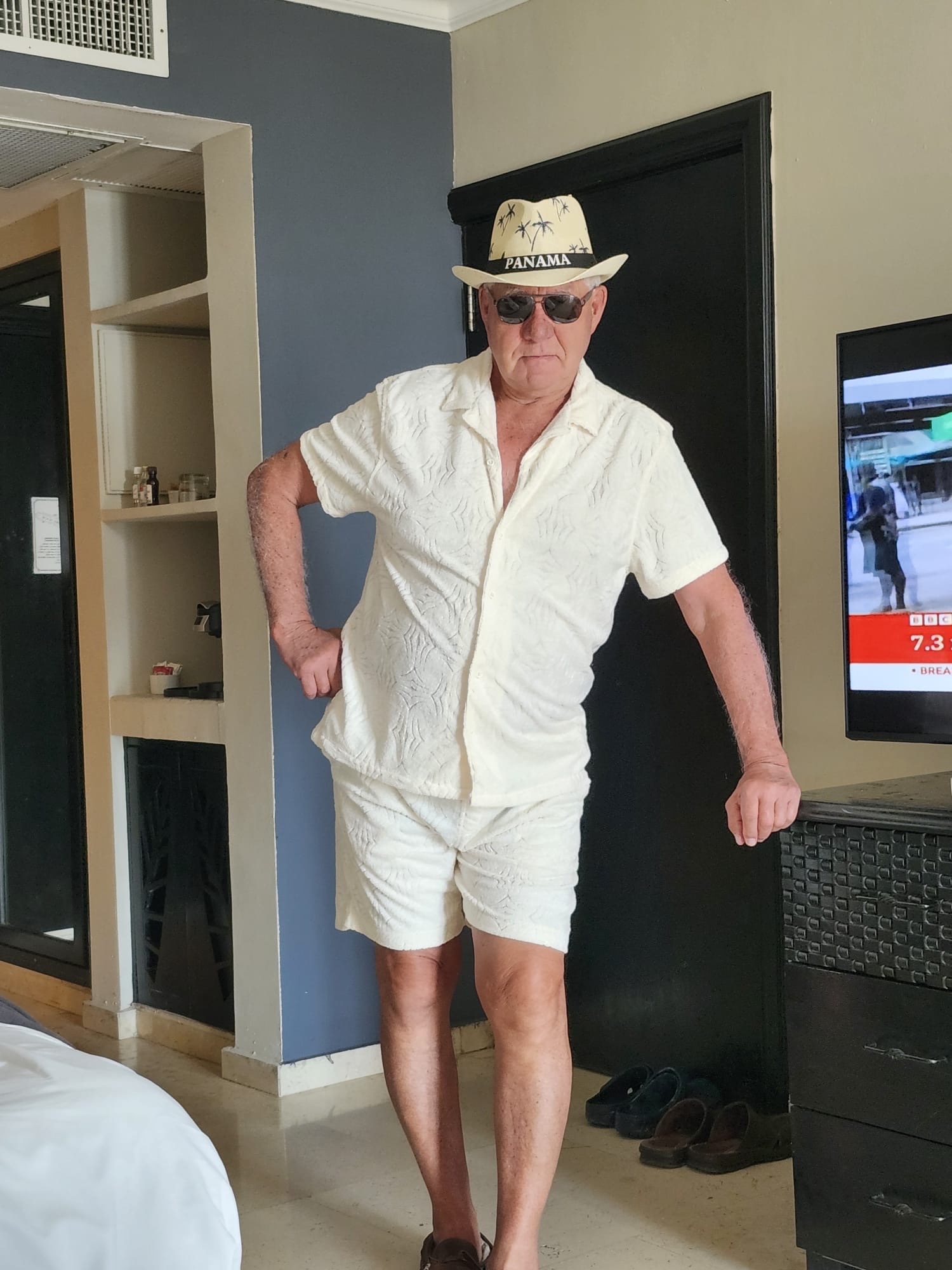 Panamanian pussy Hunter Blank Meme Template