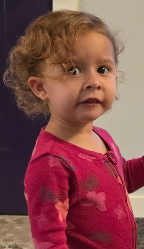 Side eye Lyra | image tagged in side eye,side eyeing chloe | made w/ Imgflip meme maker