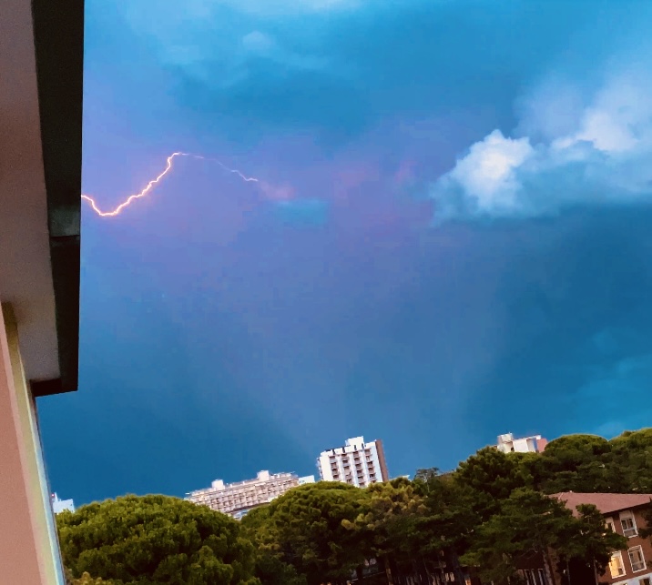 Lightning Blank Meme Template