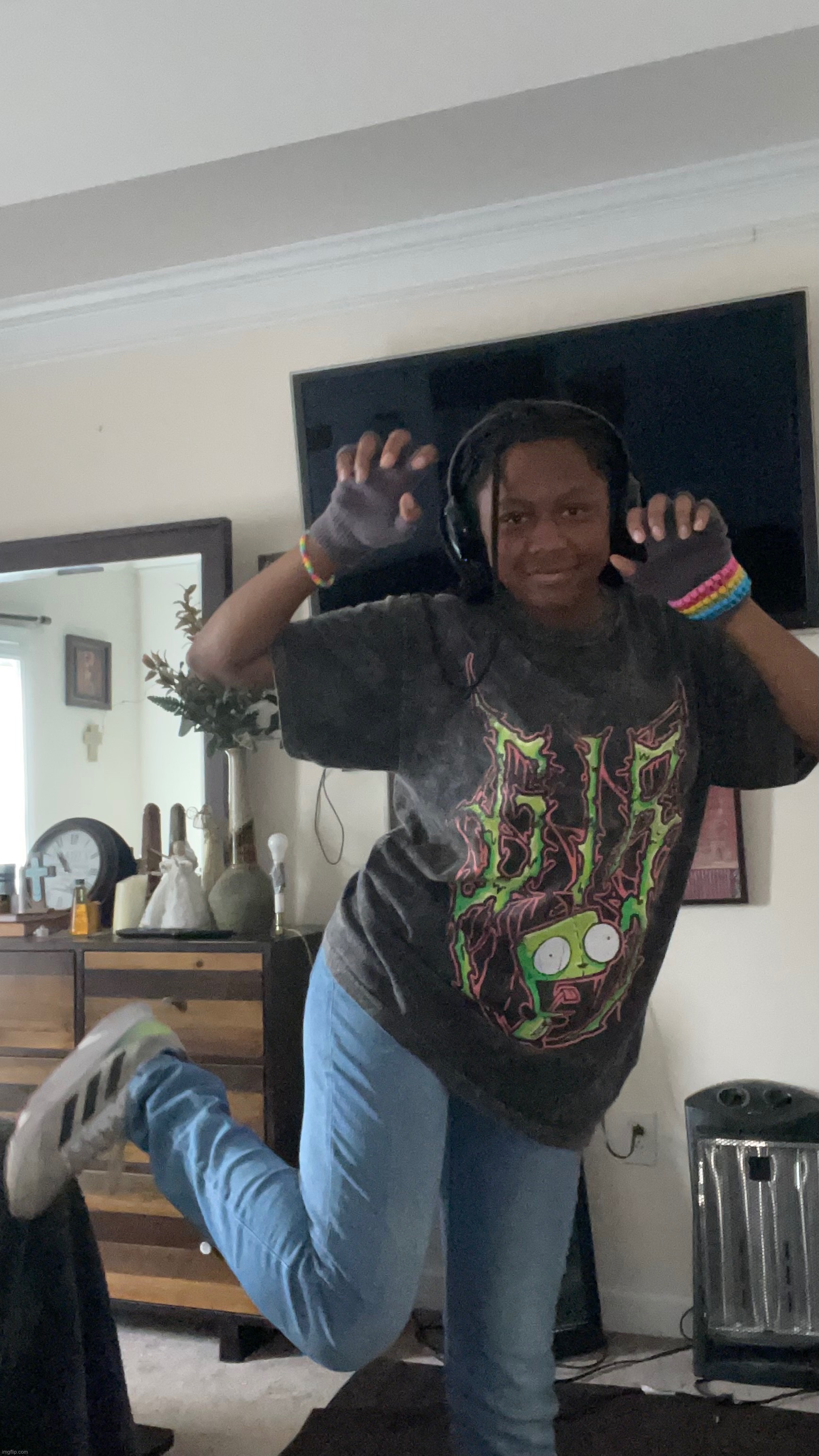 when u wanna hit a pose but you lwk terrible at balancing | made w/ Imgflip meme maker