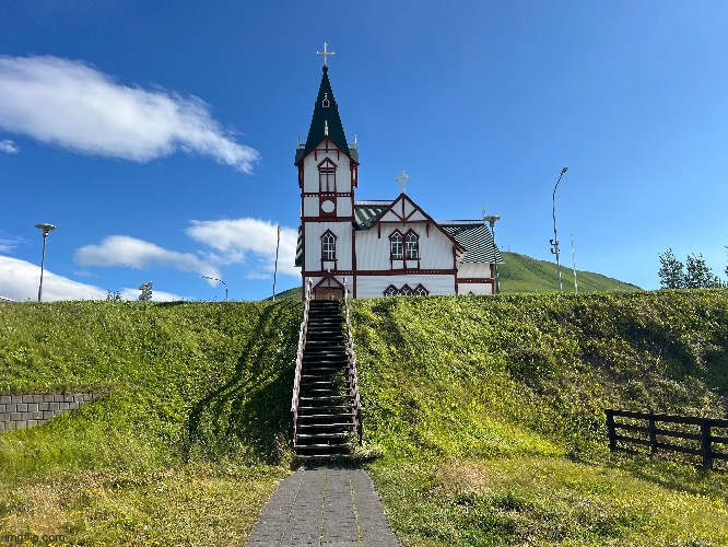 Cool looking church in Iceland | made w/ Imgflip meme maker