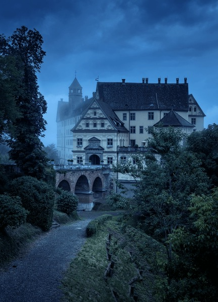 Scary scary mansion Blank Meme Template