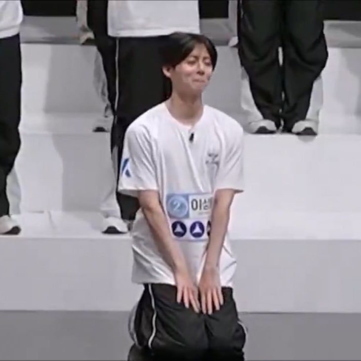 a hit tweet meme sangwon Blank Meme Template