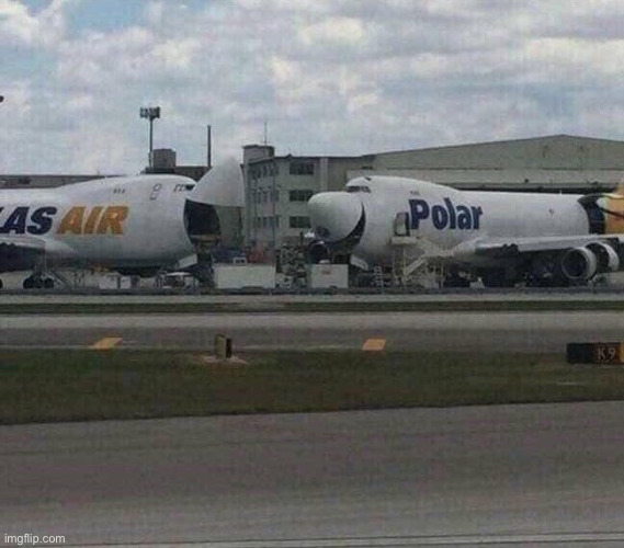 747s cracking up a joke | image tagged in 747 laughing | made w/ Imgflip meme maker