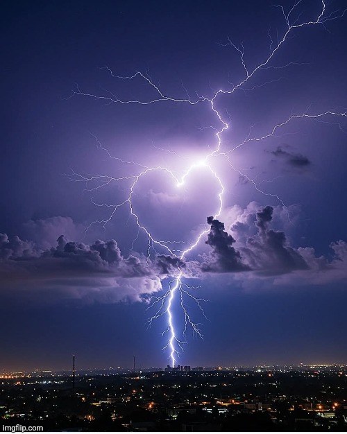 Heart shaped lighting over Oklahoma City | image tagged in lightning,heart,thunderstorm,awesomeness | made w/ Imgflip meme maker