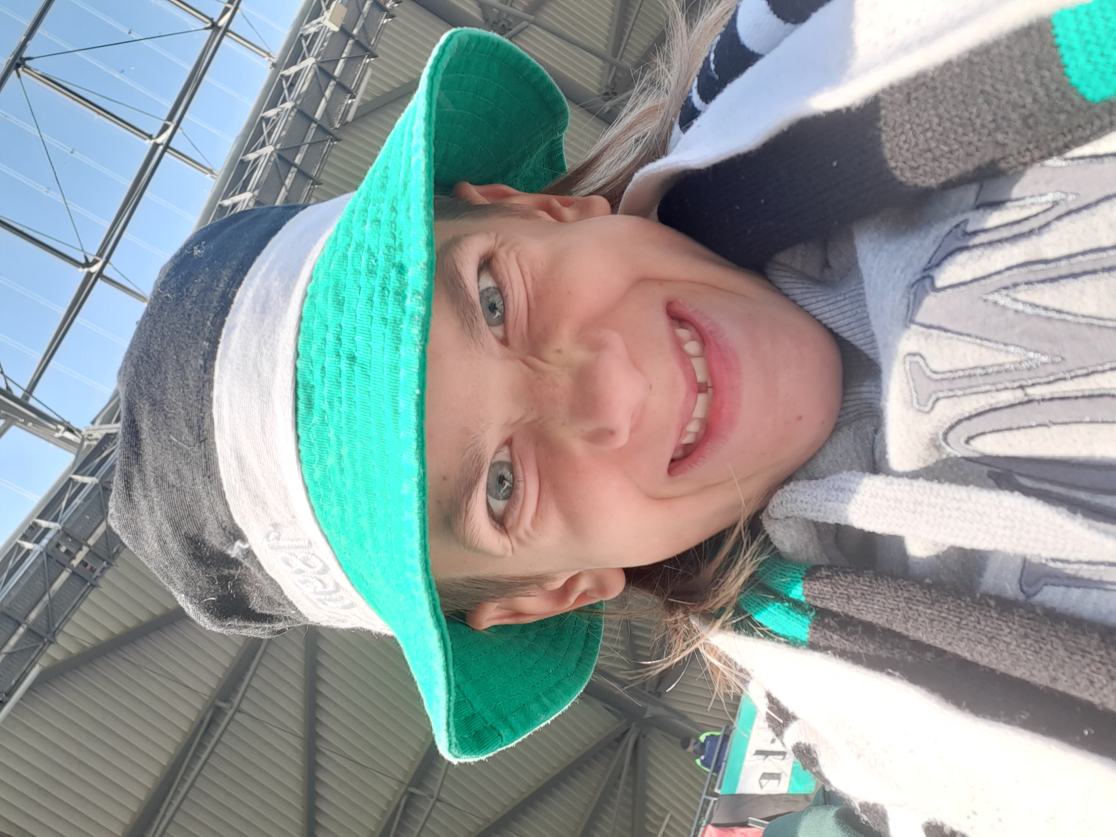 ICH BIN IM STADION Blank Meme Template