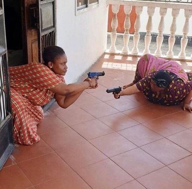 High Quality Señoras con pistola Blank Meme Template