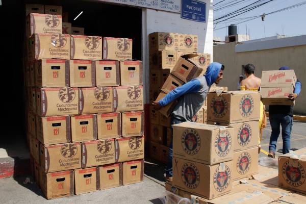 cargador de cerveza Blank Meme Template