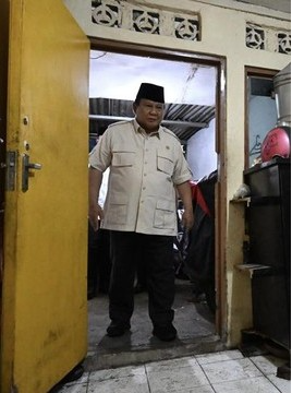 Prabowo's Pose Blank Meme Template