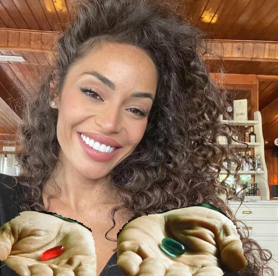 Red or blue pill (Raffaella Fico version) Blank Meme Template