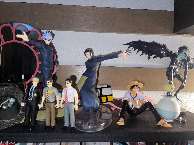 there was this figurine of shank putting the hat on luffy whilst he was crying and i NEEDED IT. but my mum said no. | made w/ Imgflip meme maker