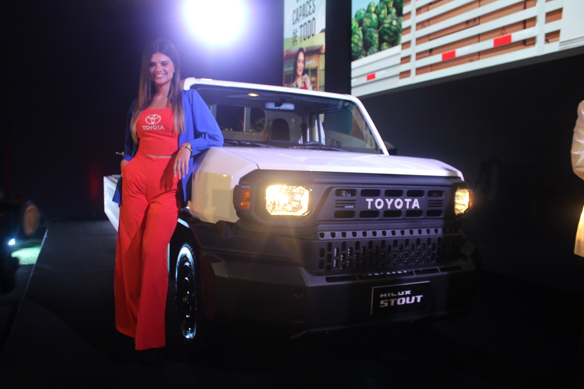 Toyota Hilux Champ Blank Meme Template