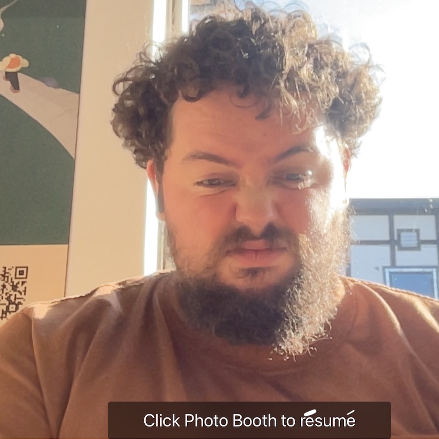 CLICK PHOTOBOOTH TO RÉSUMÉ Blank Meme Template