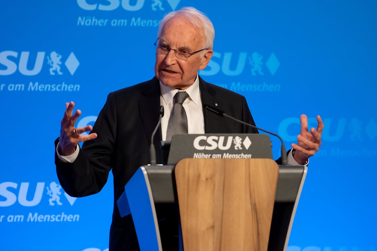 Edmund Stoiber Blank Meme Template