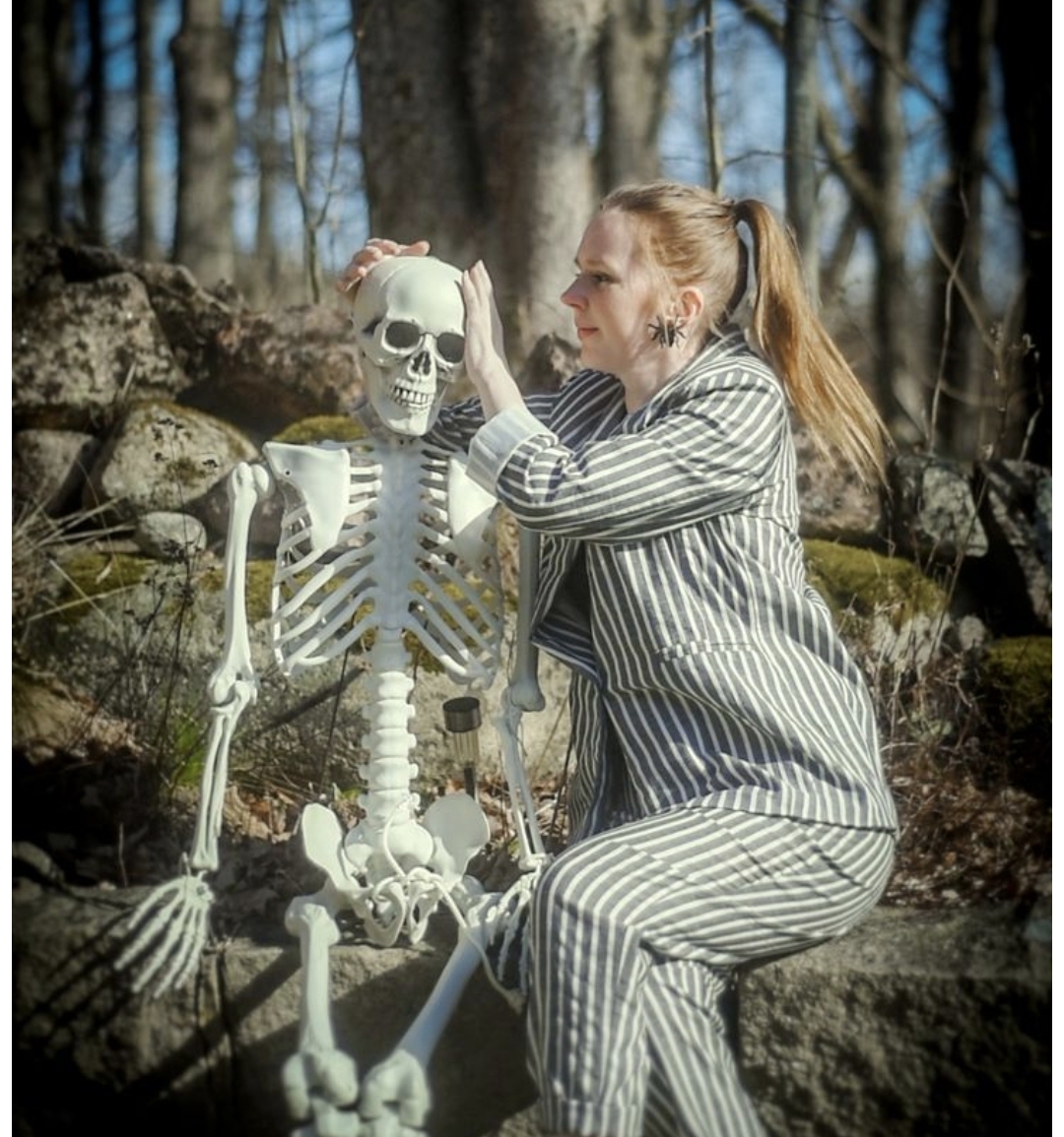 Skeleton girl Blank Meme Template