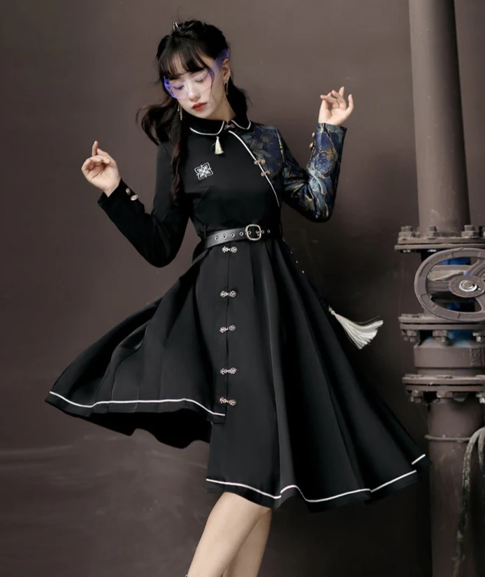 Chinese Gothic Lolita Blank Meme Template