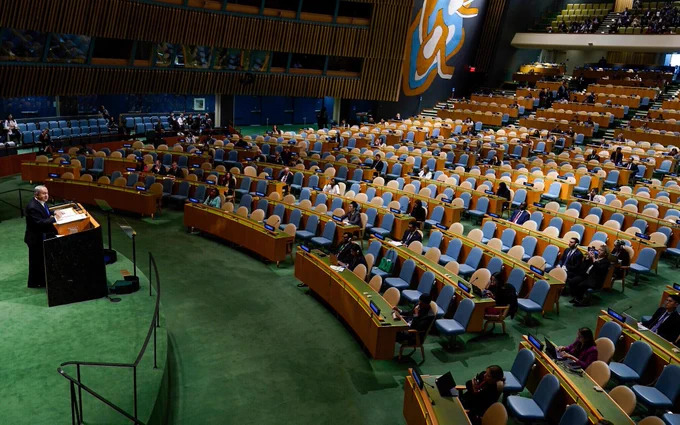 Netanyahu talking to empty crowd at the U.N Blank Meme Template