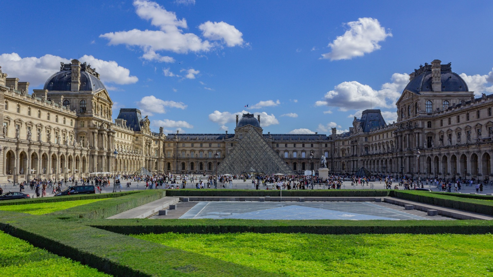 Lourve Blank Meme Template