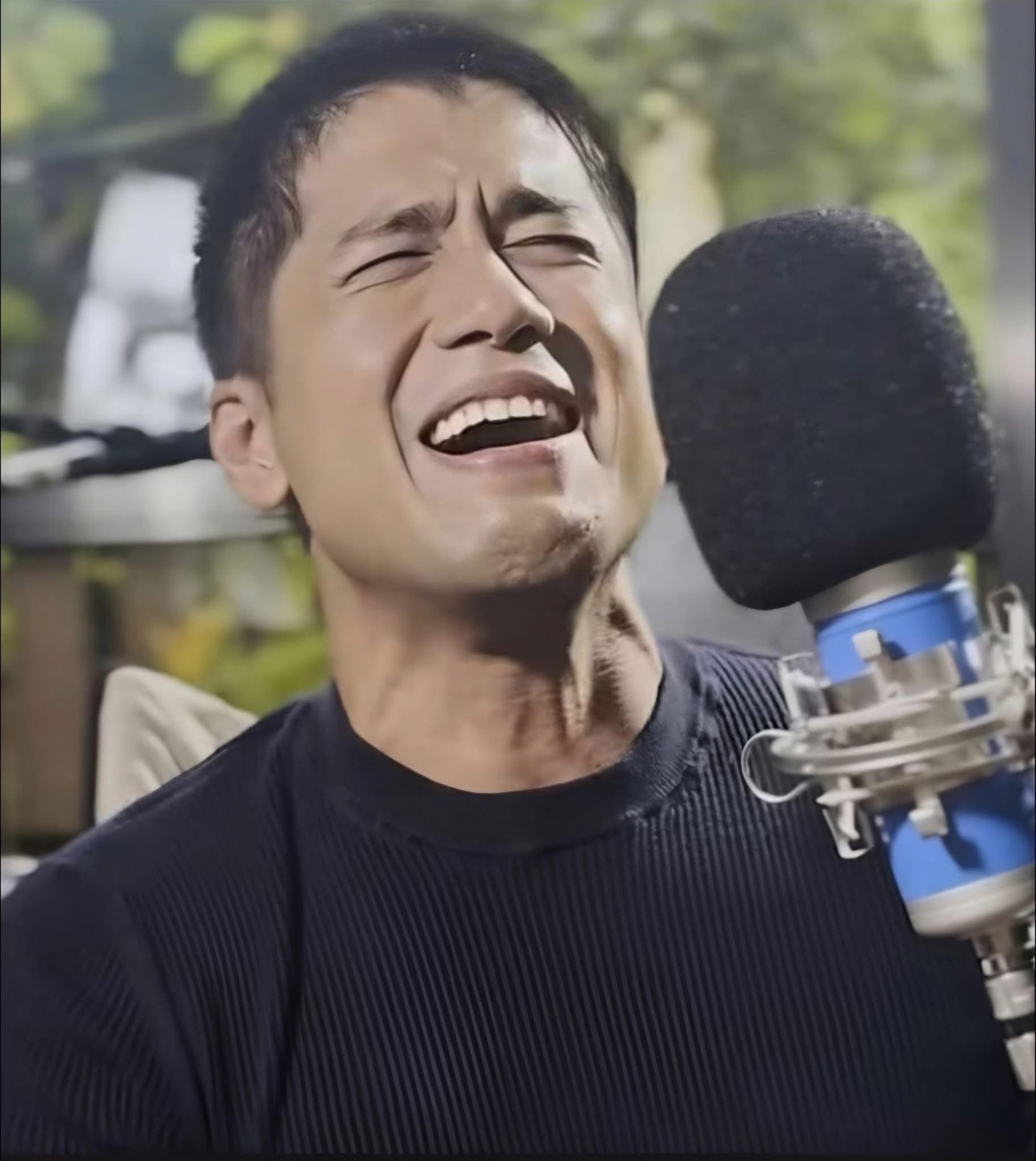 Mic ni Aljur Blank Meme Template