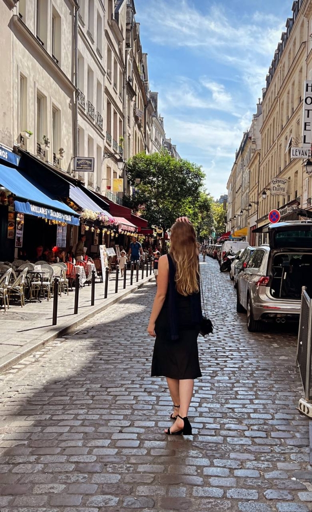 Gorgeous White Slavic Girl From Dubai, U.A.E. Blank Meme Template