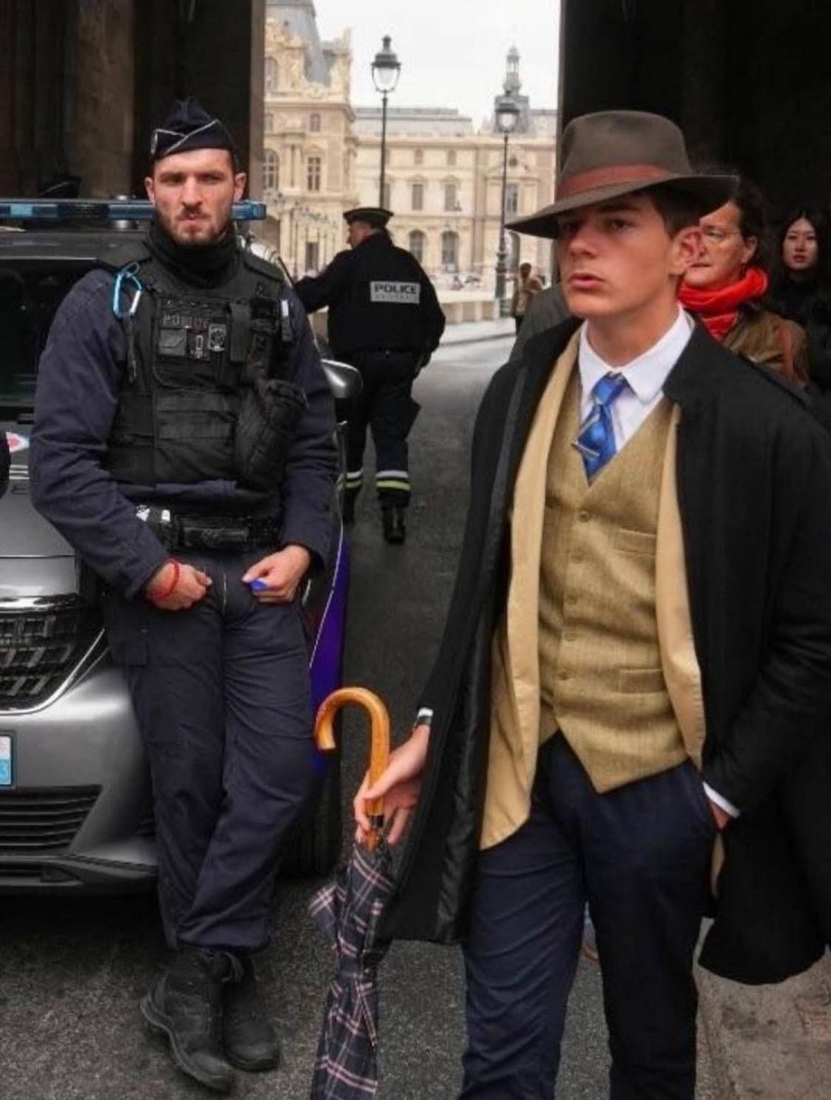 French Detective Louve Blank Meme Template