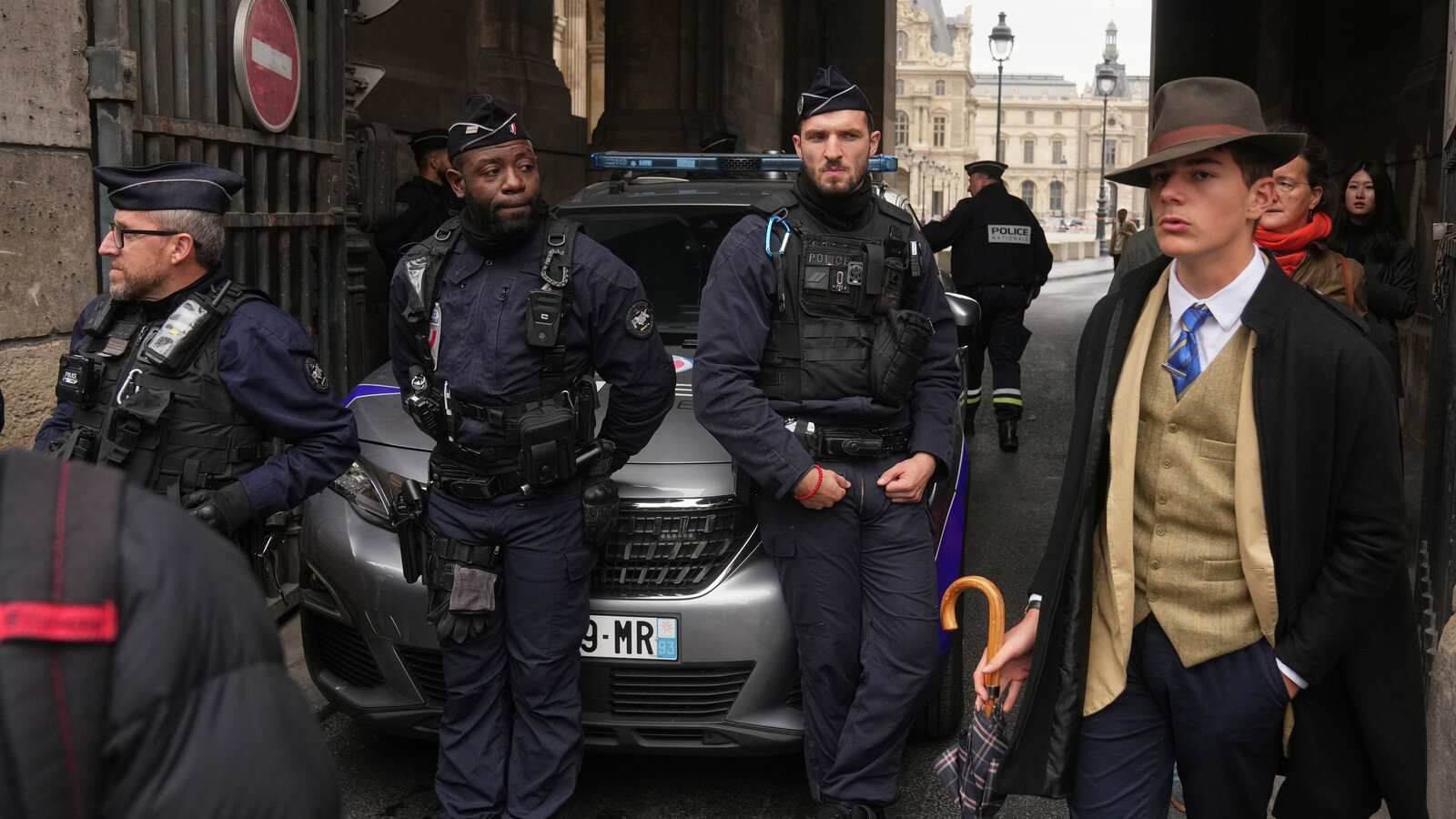 Trois Gendarmes et un Détective Blank Meme Template