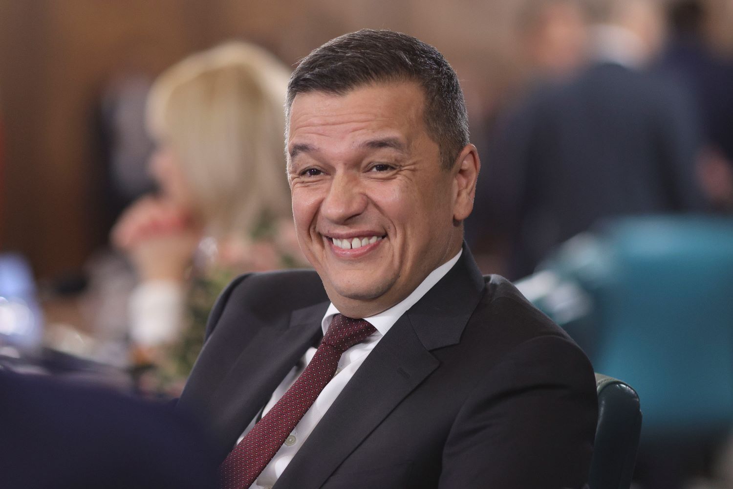 High Quality grindeanu grimasă Blank Meme Template