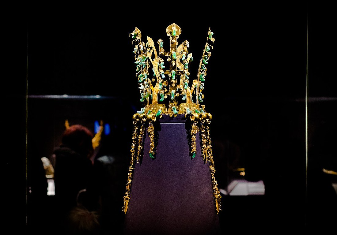 King Trump's Golden Crown Blank Meme Template