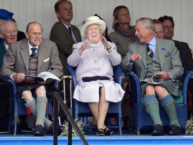Trump’s Face Onto the Queen’s Blank Meme Template