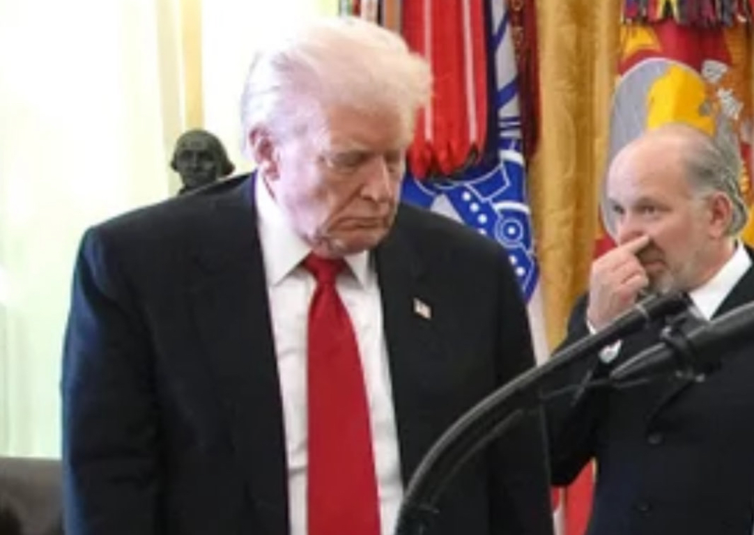 Trump stinks Blank Meme Template