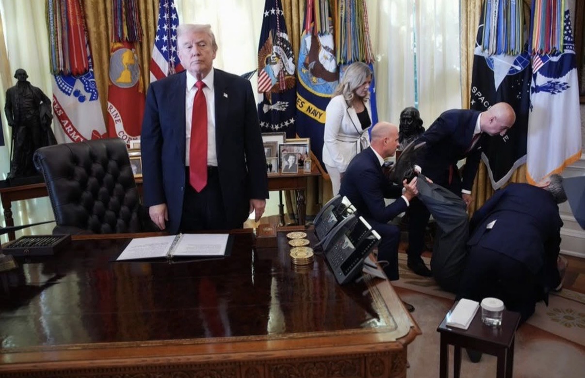Trump Oval Office Faint Blank Meme Template